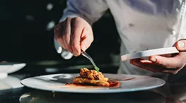 Espa&ccedil;o Gourmet mobiliado pela renomada Franccino, tamb&eacute;m com design de Renata Machado e Andr&eacute; Magalh&atilde;es